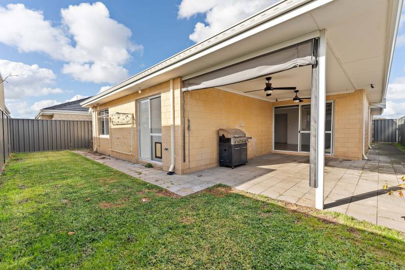 7 Tuff Way, PIARA WATERS, WA 6112 AUS