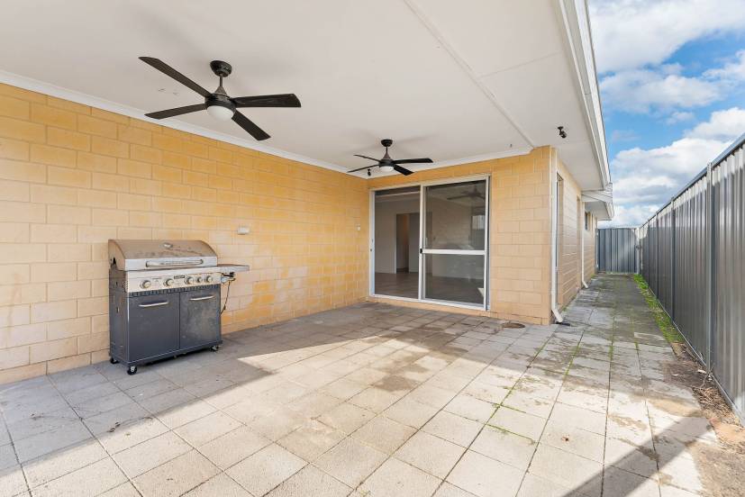 7 Tuff Way, PIARA WATERS, WA 6112 AUS