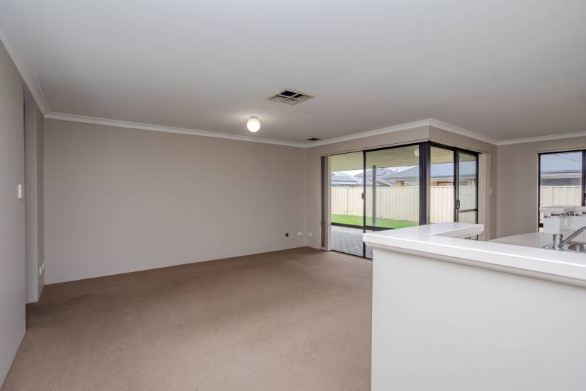 6 Hogan Place, SOUTHERN RIVER, WA 6110 AUS