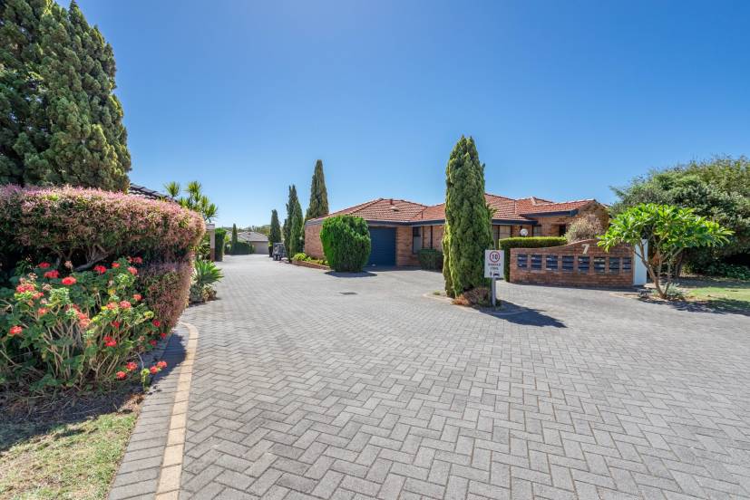 9/7 Lester Drive, THORNLIE, WA 6108 AUS