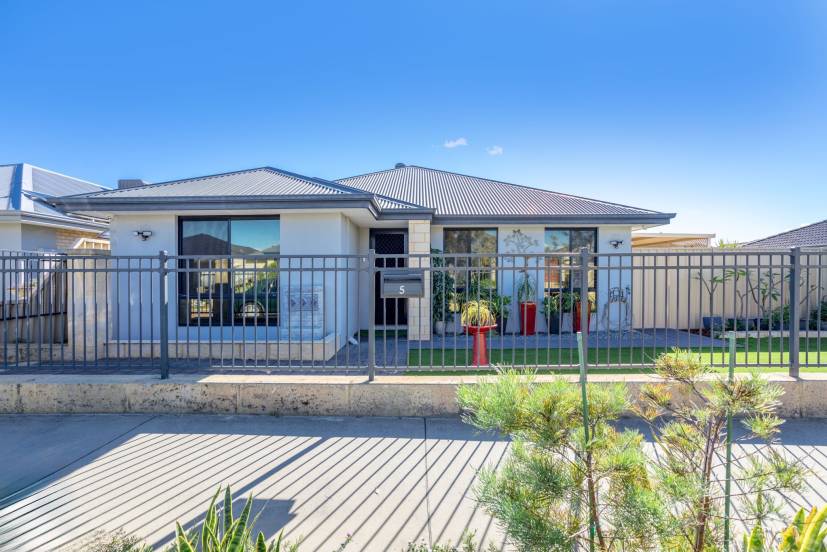 5 Goldfinch Bend, HARRISDALE, WA 6112 AUS