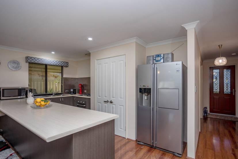 5 Goldfinch Bend, HARRISDALE, WA 6112 AUS