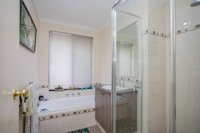 5 Goldfinch Bend, HARRISDALE, WA 6112 AUS