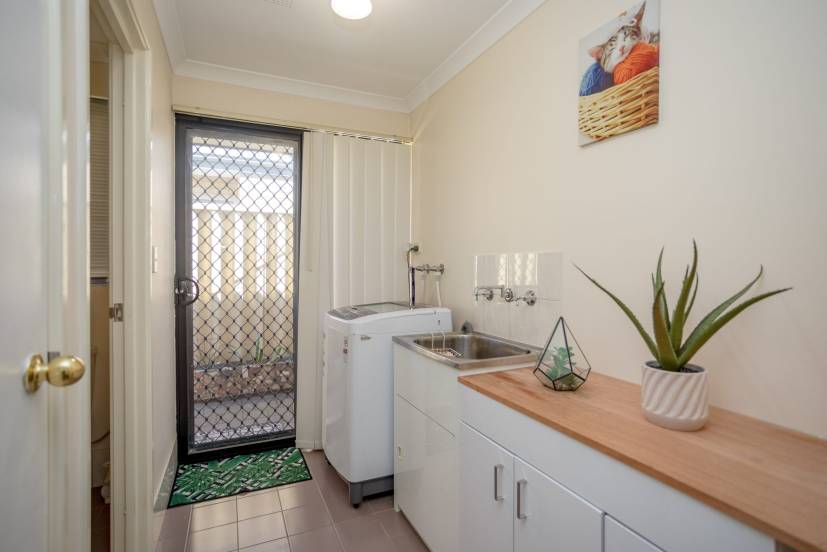 5 Goldfinch Bend, HARRISDALE, WA 6112 AUS