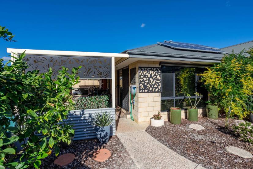 5 Goldfinch Bend, HARRISDALE, WA 6112 AUS