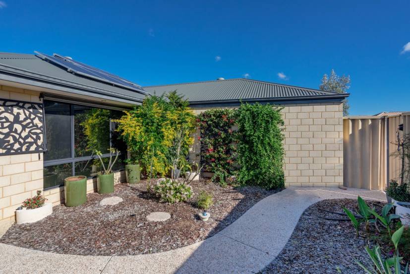 5 Goldfinch Bend, HARRISDALE, WA 6112 AUS