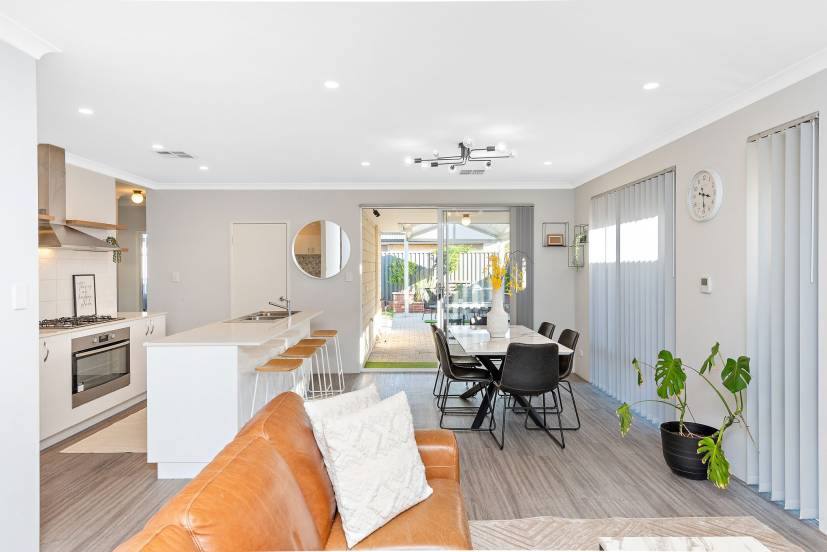 10 Dunite Road, PIARA WATERS, WA 6112 AUS