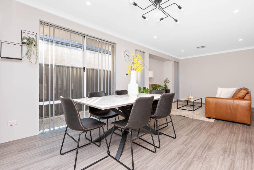 10 Dunite Road, PIARA WATERS, WA 6112 AUS