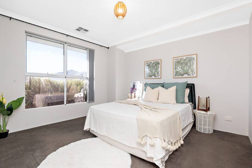 10 Dunite Road, PIARA WATERS, WA 6112 AUS