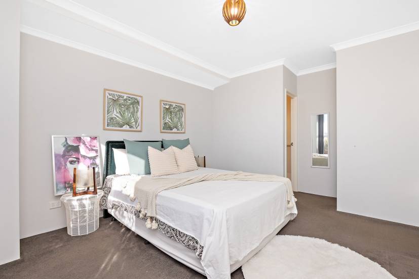 10 Dunite Road, PIARA WATERS, WA 6112 AUS