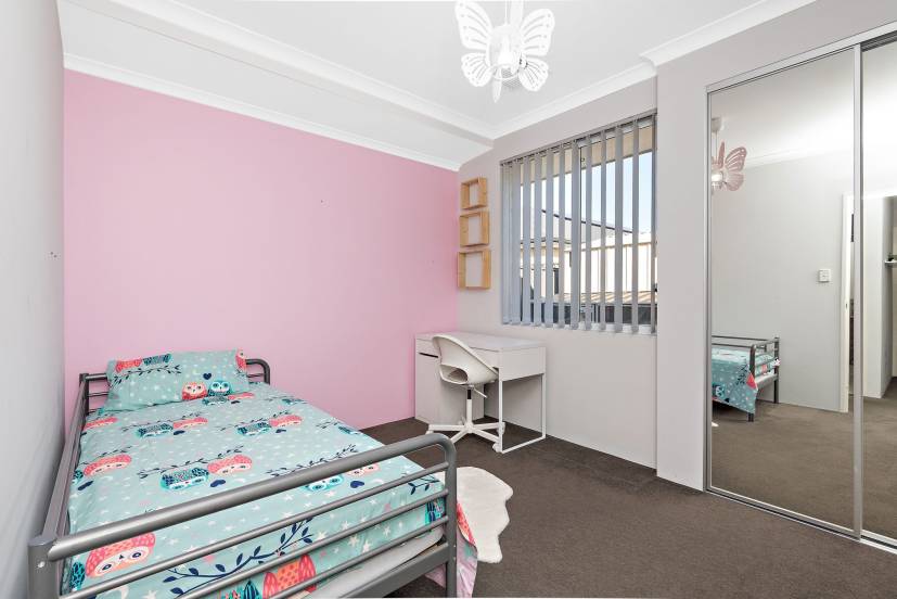 10 Dunite Road, PIARA WATERS, WA 6112 AUS