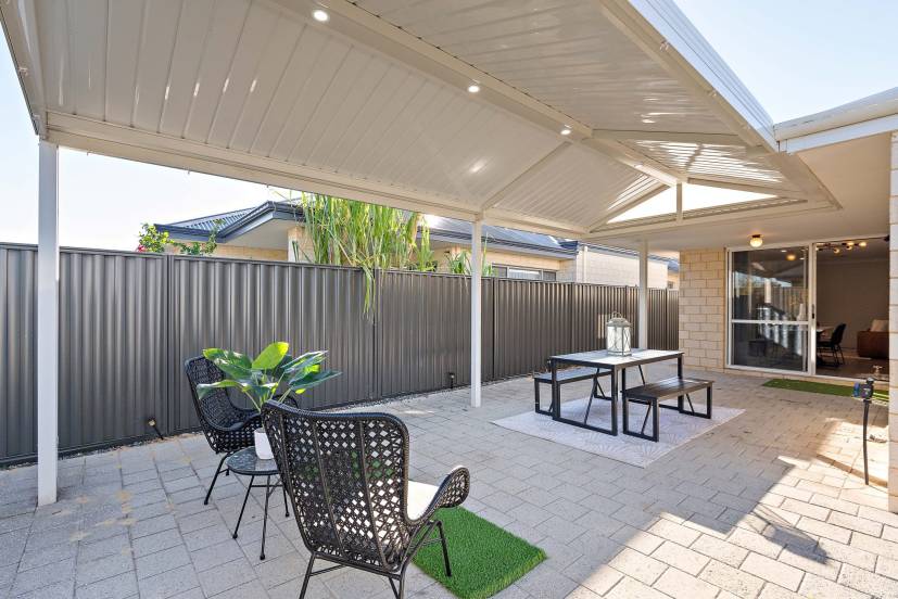 10 Dunite Road, PIARA WATERS, WA 6112 AUS
