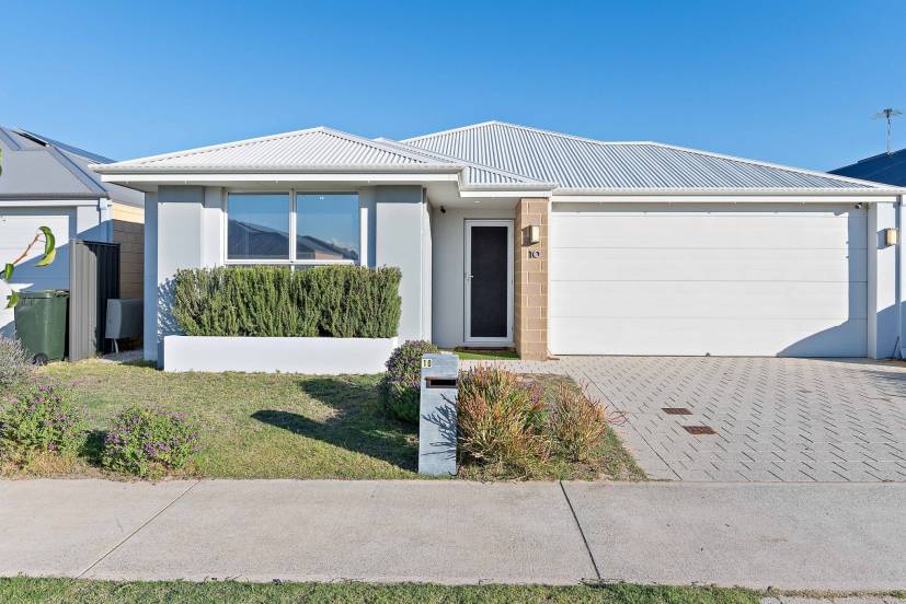 10 Dunite Road, PIARA WATERS, WA 6112 AUS