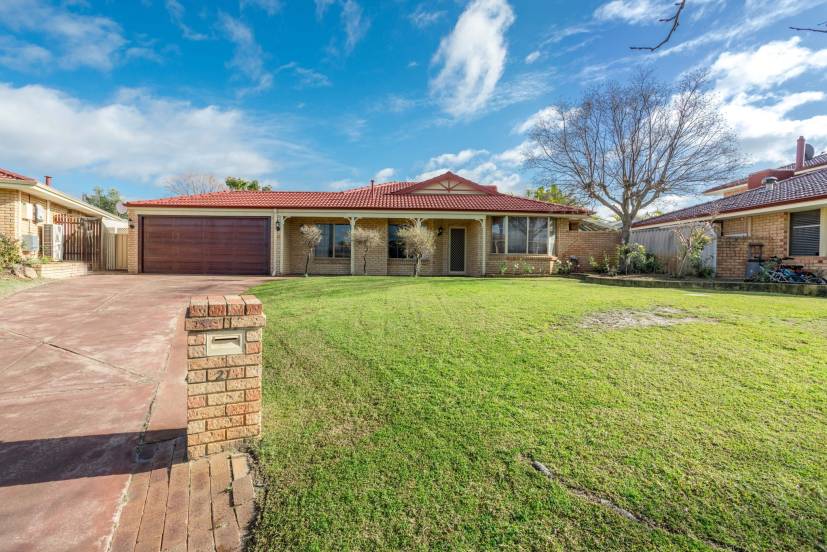 21 Redgum Court, THORNLIE, WA 6108 AUS