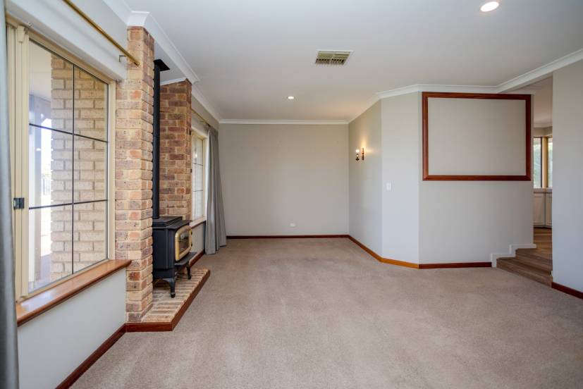 21 Redgum Court, THORNLIE, WA 6108 AUS