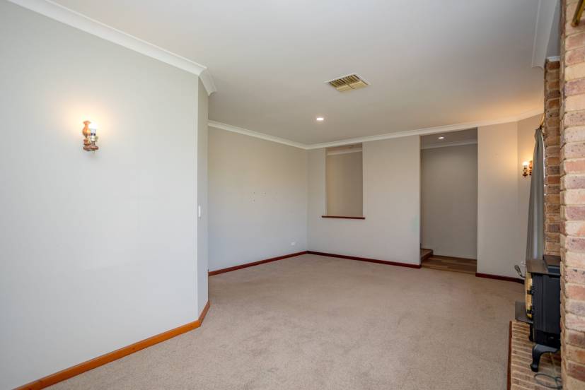 21 Redgum Court, THORNLIE, WA 6108 AUS