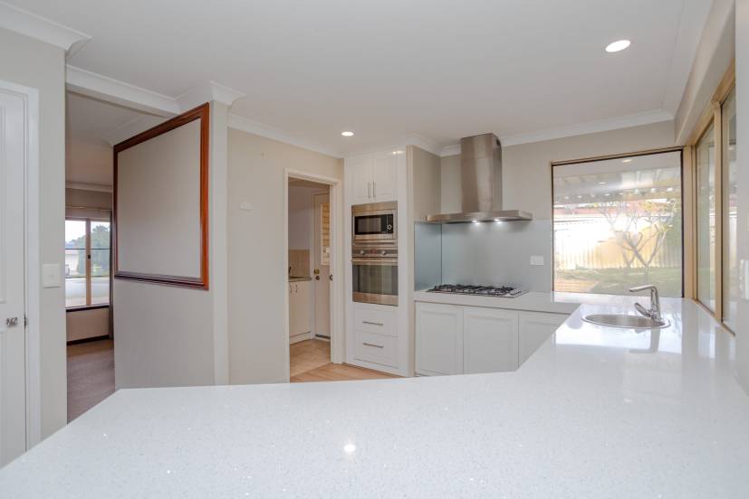 21 Redgum Court, THORNLIE, WA 6108 AUS