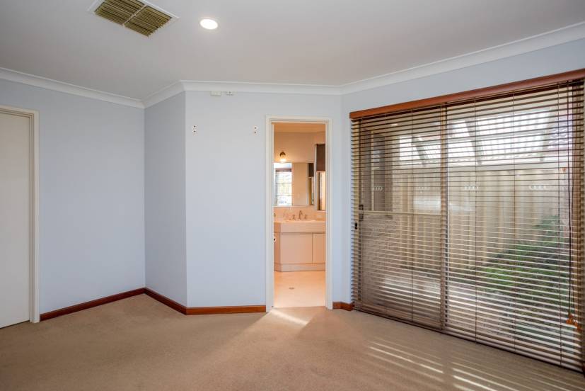 21 Redgum Court, THORNLIE, WA 6108 AUS