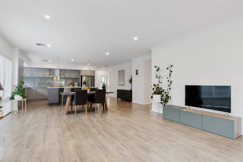 8 Littabella Avenue, WANDI, WA 6167 AUS