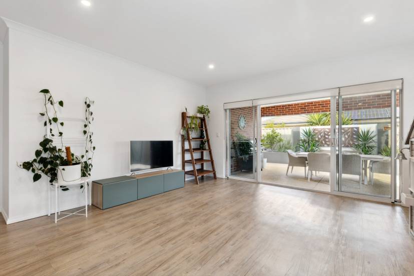 8 Littabella Avenue, WANDI, WA 6167 AUS