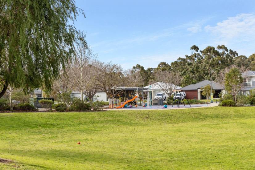 8 Littabella Avenue, WANDI, WA 6167 AUS