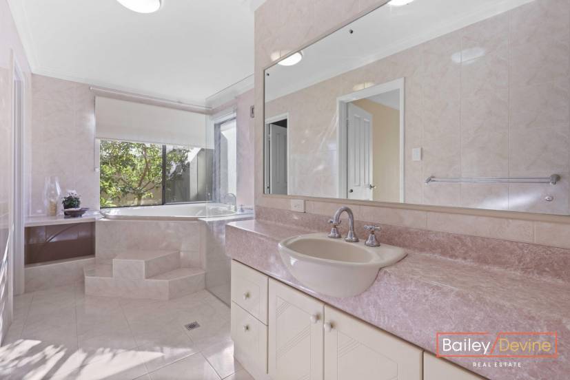 8 Martin Place, BIBRA LAKE, WA 6163 AUS