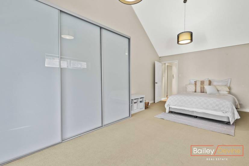 8 Martin Place, BIBRA LAKE, WA 6163 AUS