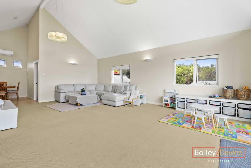 8 Martin Place, BIBRA LAKE, WA 6163 AUS
