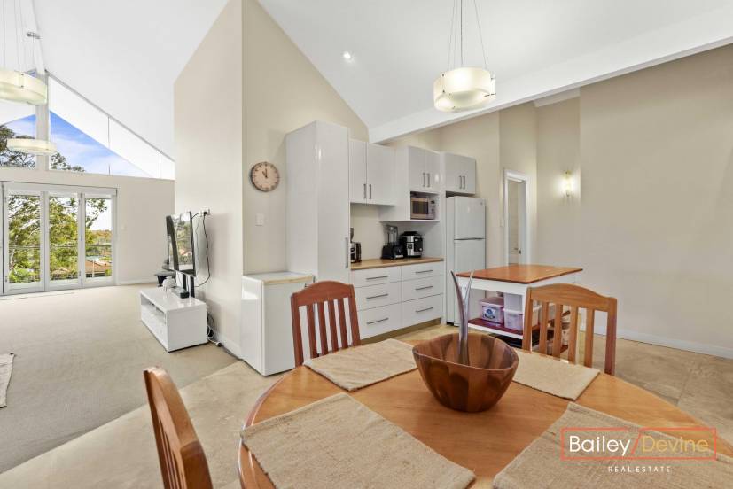 8 Martin Place, BIBRA LAKE, WA 6163 AUS