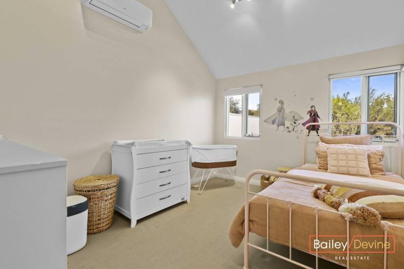 8 Martin Place, BIBRA LAKE, WA 6163 AUS