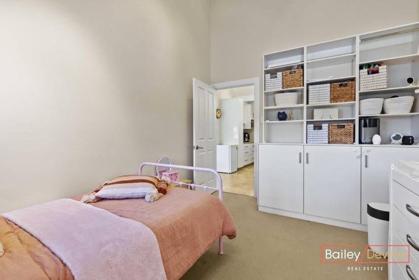 8 Martin Place, BIBRA LAKE, WA 6163 AUS
