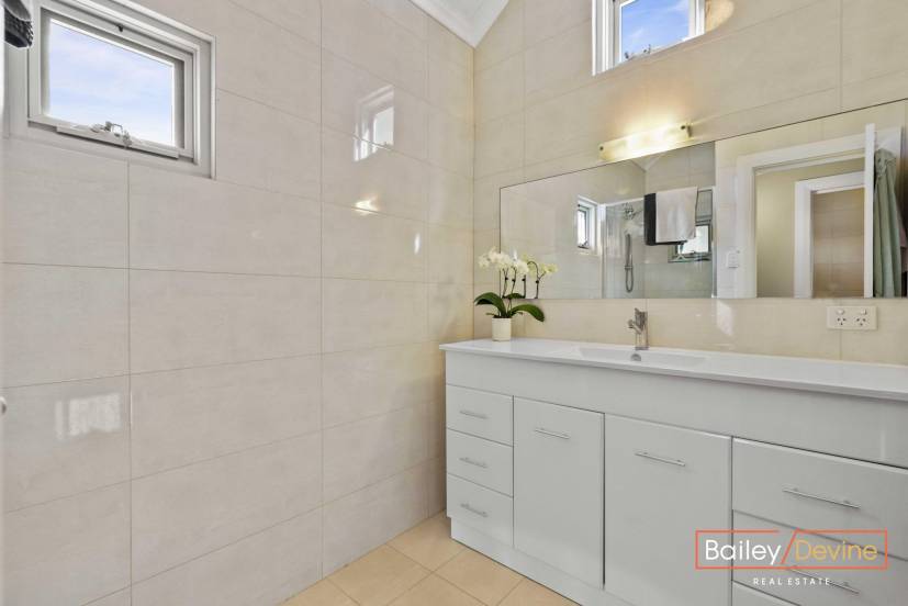 8 Martin Place, BIBRA LAKE, WA 6163 AUS