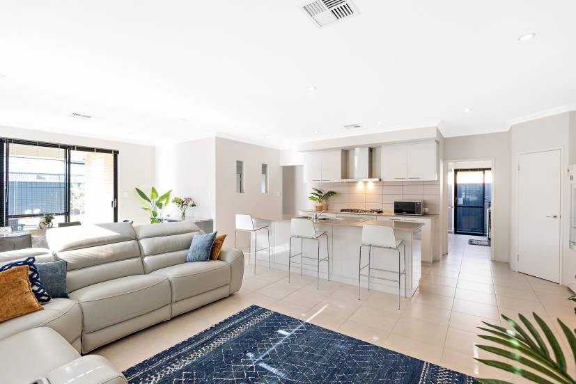 132 Rossiter Avenue, PIARA WATERS, WA 6112 AUS