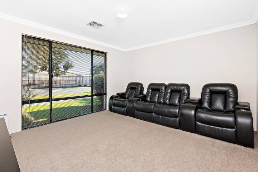 132 Rossiter Avenue, PIARA WATERS, WA 6112 AUS