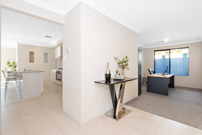 132 Rossiter Avenue, PIARA WATERS, WA 6112 AUS
