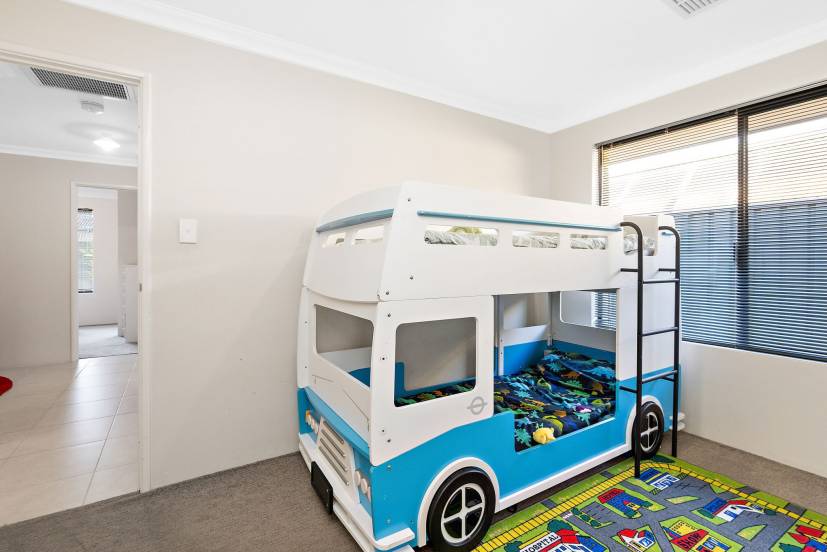 132 Rossiter Avenue, PIARA WATERS, WA 6112 AUS
