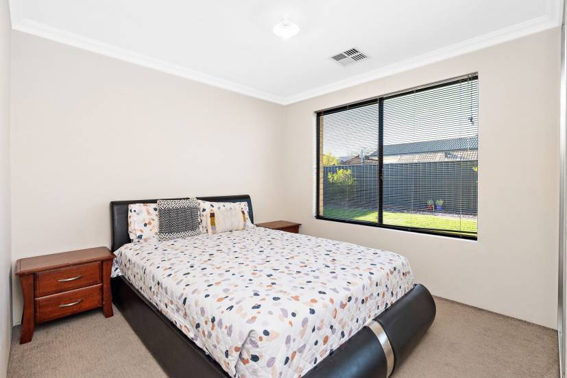 132 Rossiter Avenue, PIARA WATERS, WA 6112 AUS