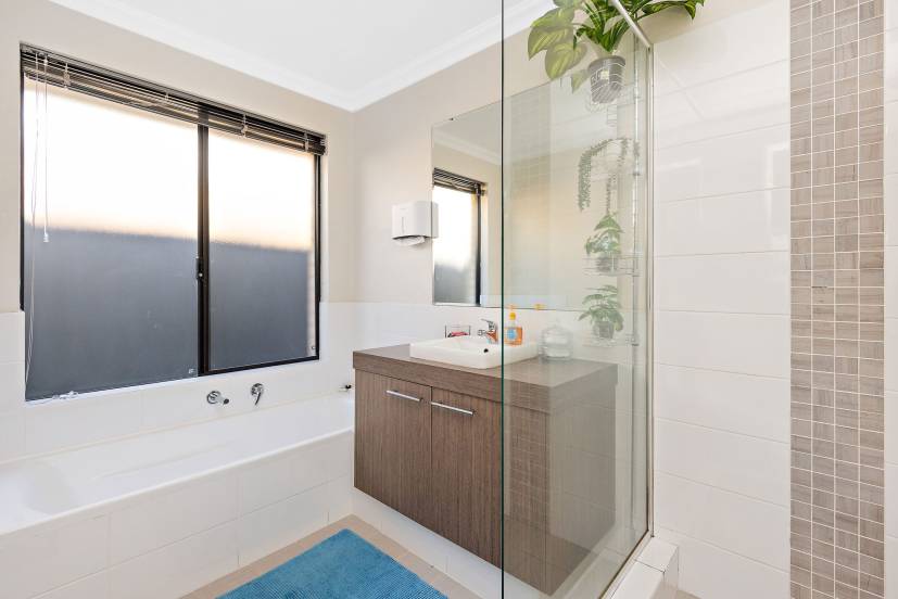132 Rossiter Avenue, PIARA WATERS, WA 6112 AUS