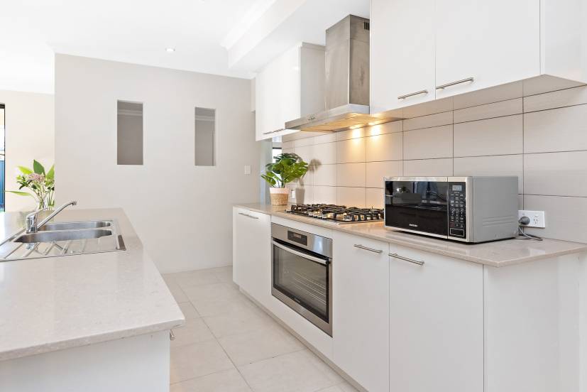 132 Rossiter Avenue, PIARA WATERS, WA 6112 AUS