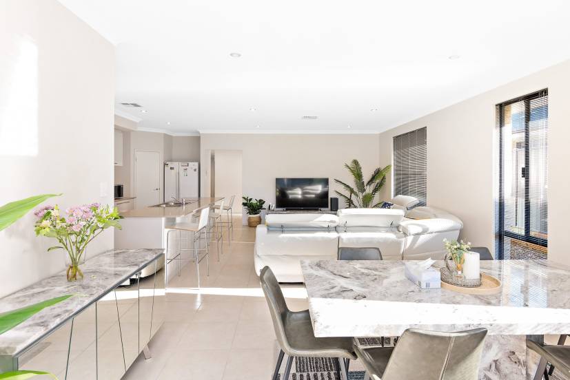 132 Rossiter Avenue, PIARA WATERS, WA 6112 AUS