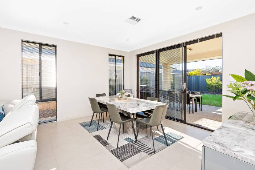 132 Rossiter Avenue, PIARA WATERS, WA 6112 AUS