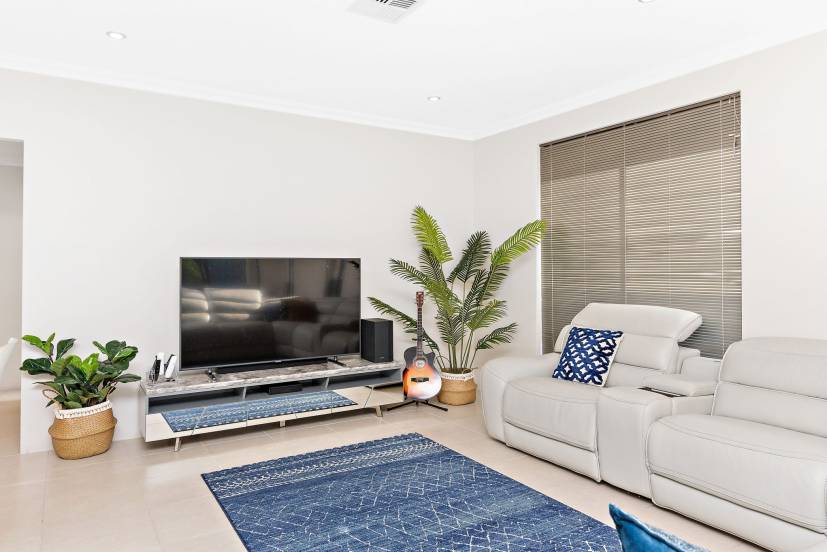 132 Rossiter Avenue, PIARA WATERS, WA 6112 AUS