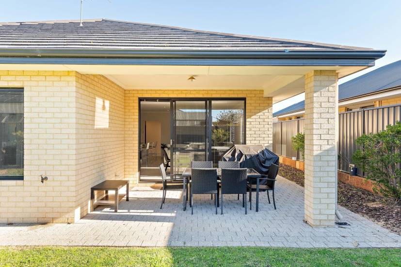 132 Rossiter Avenue, PIARA WATERS, WA 6112 AUS
