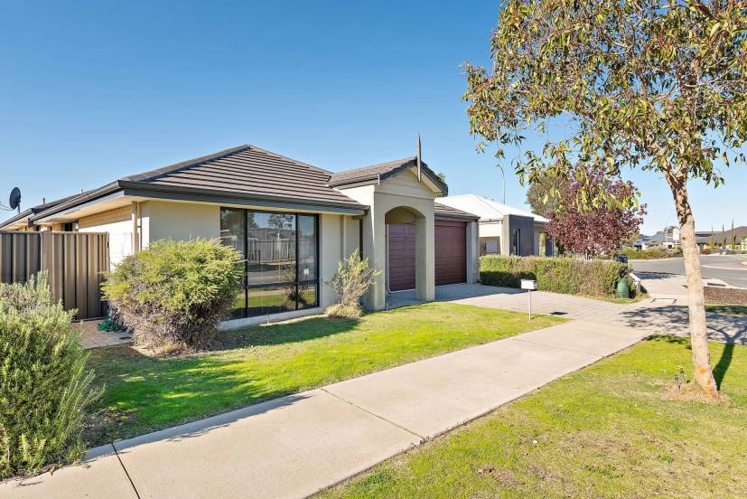 132 Rossiter Avenue, PIARA WATERS, WA 6112 AUS