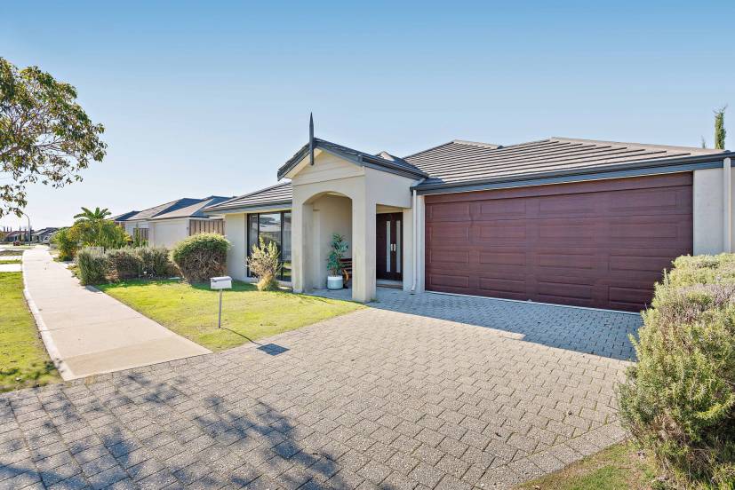 132 Rossiter Avenue, PIARA WATERS, WA 6112 AUS