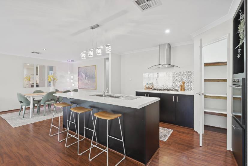13 Napoli Avenue, PIARA WATERS, WA 6112 AUS