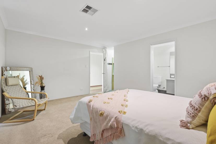 13 Napoli Avenue, PIARA WATERS, WA 6112 AUS