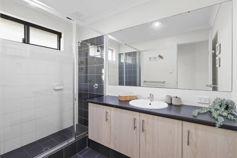 13 Napoli Avenue, PIARA WATERS, WA 6112 AUS