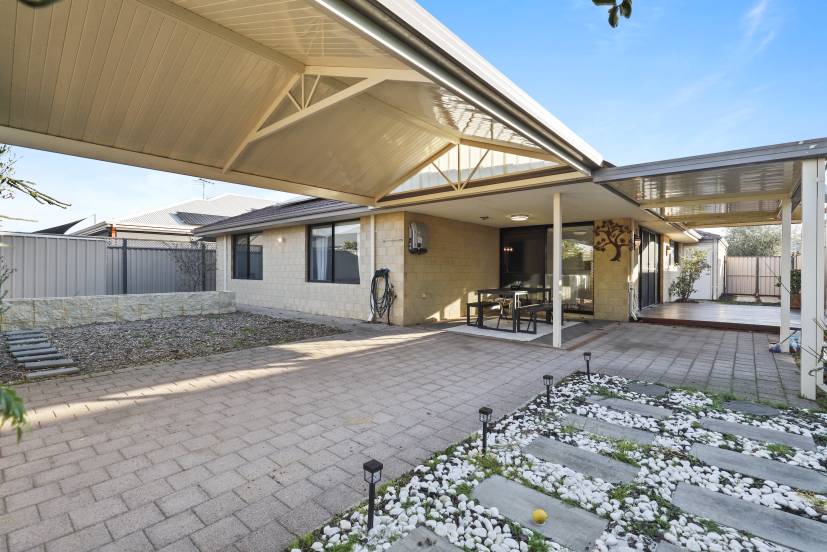 13 Napoli Avenue, PIARA WATERS, WA 6112 AUS