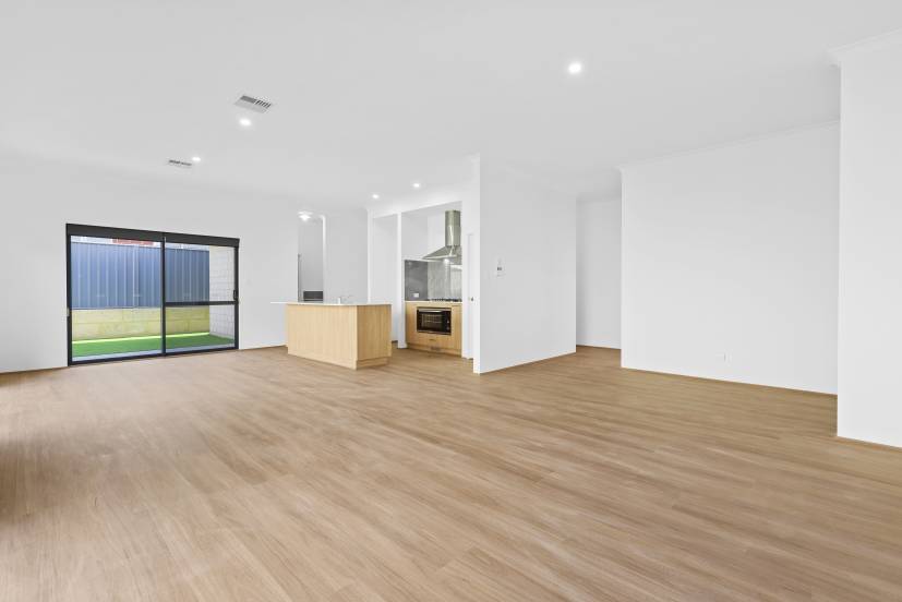 16 Melbourne Loop, HAMMOND PARK, WA 6164 AUS